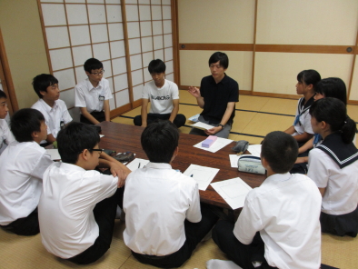 「先輩と語る会」大学生と語り合いました